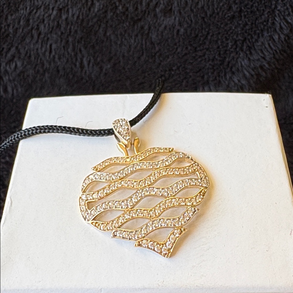 10kt Two Tone (white & yellow) Gold Heart Wave Pendant
The Sparkle is Beautiful